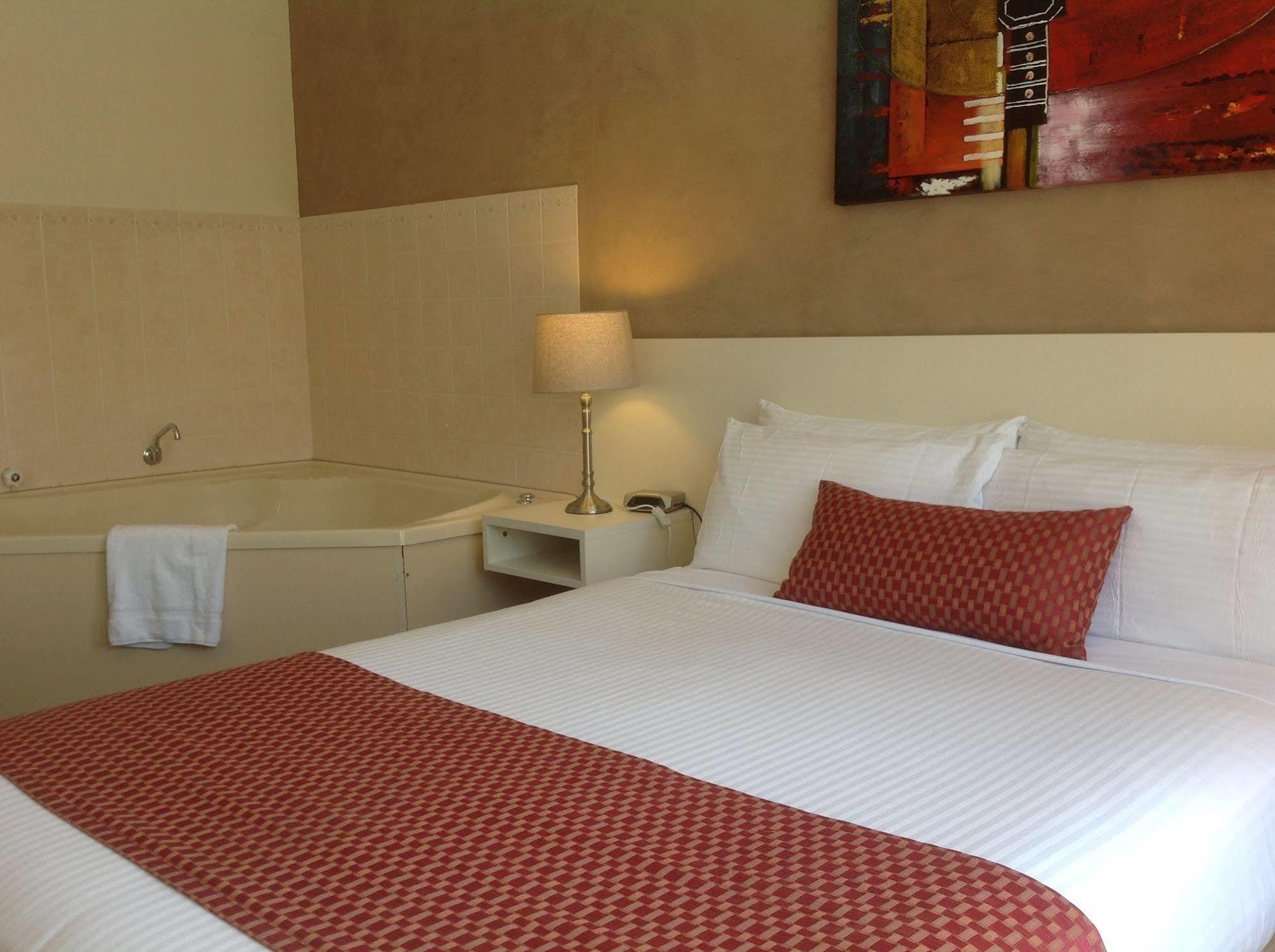 Econo Lodge Dockside Glenelg 애들레이드 외부 사진