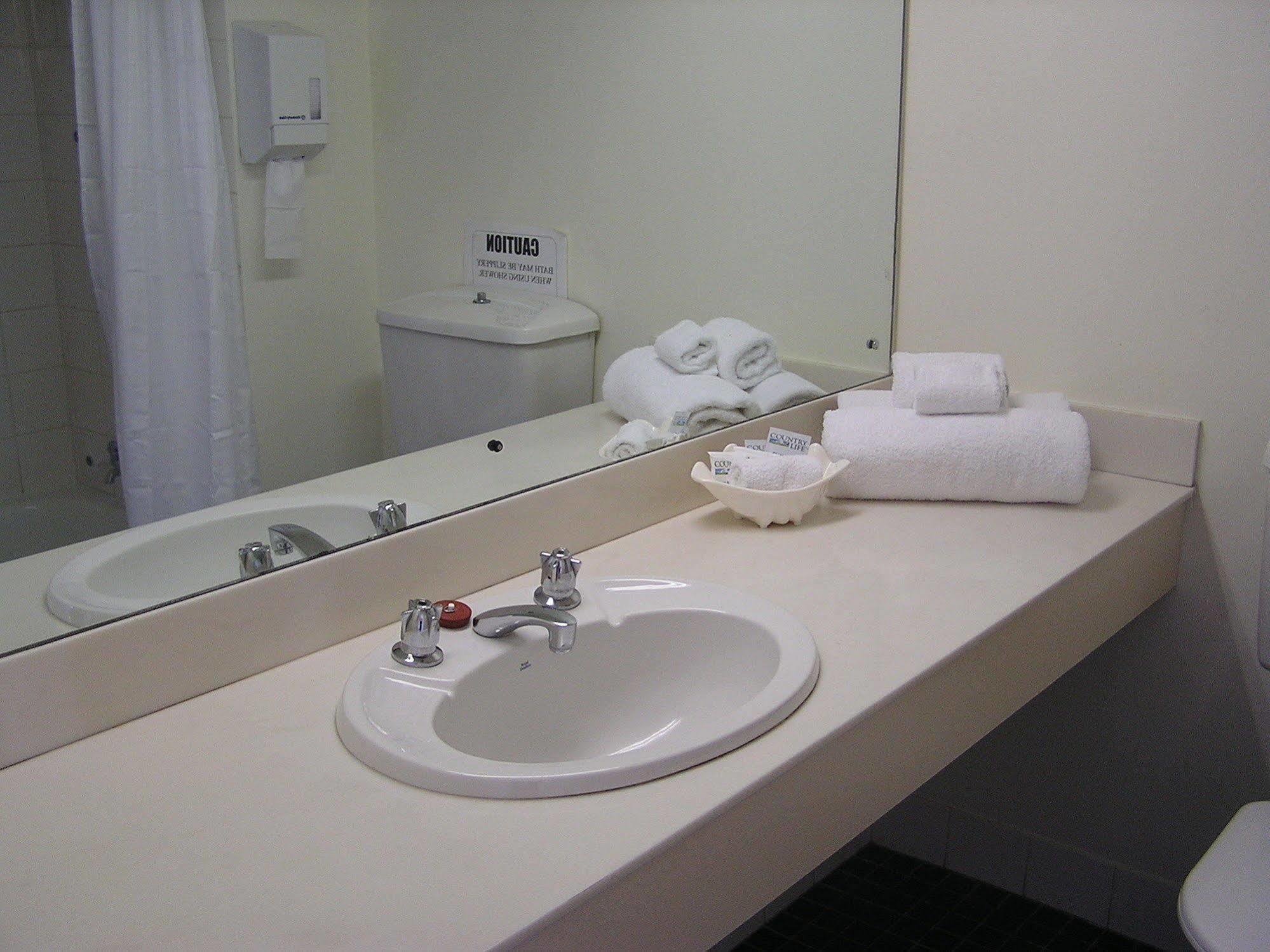 Econo Lodge Dockside Glenelg 애들레이드 외부 사진